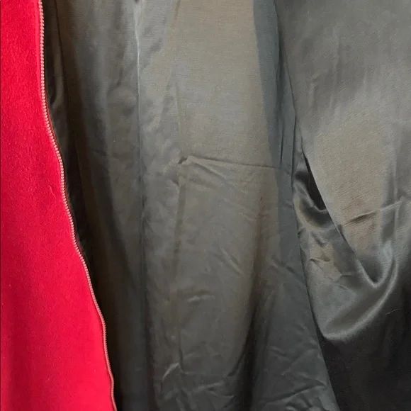 Handcrafted Inuit Parka - Picture 4 of 5